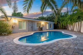 Renovated + 2MI from Beach + Heated Pool +Grill